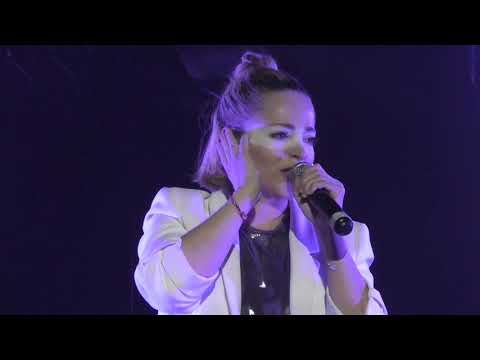 Видео: Теона Дольникова - Путь (Ты тянешь руки в небеса)