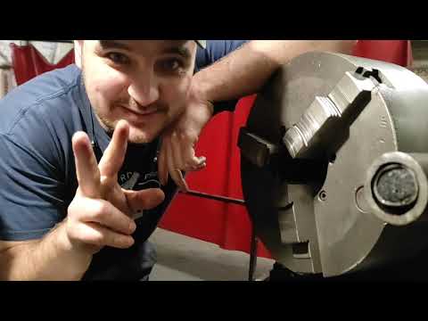 Видео: Квадратная деталь на токарном.