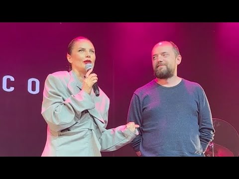 Видео: Ева Власова и скромный талантливый аранжировщик из Южно-Сахалинска. 18.10.2024 #евавласова #концерт