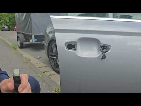 Видео: Снятие ручки двери на Audi A6 C7