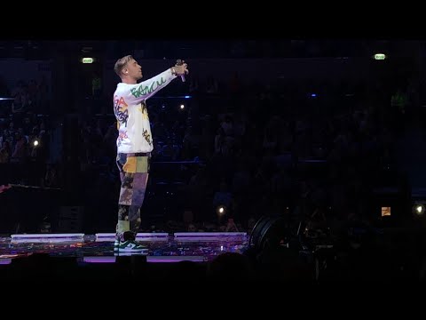 Видео: Егор Крид - Голубые глаза [Big love show 2020,  Москва] - Живое выступление 2020)