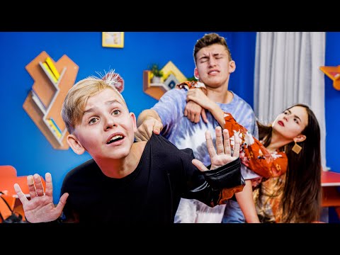 Видео: МЛАДШЕКЛАССНИК СРАЖАЕТСЯ ЗА СЕРДЦЕ СТАРШЕКЛАССНИЦЫ!!!