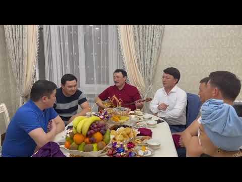Видео: Аманжол Алтаев - "Үш арыс" әні.
