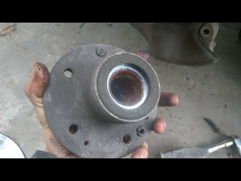 Видео: Замена ступичного подшипника Mercedes w 124 w 201
