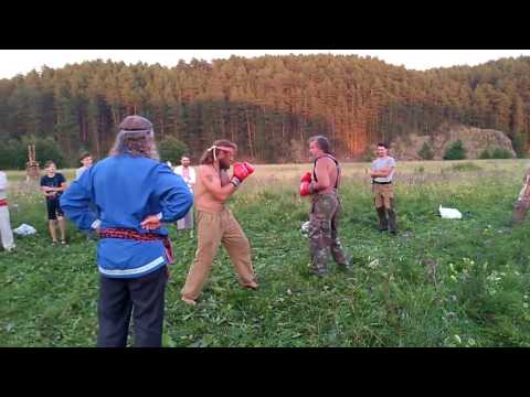 Видео: Молодецкие забавы - бокс на празднике Перуна в общине Сварожич