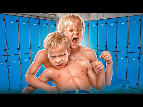 Видео: ТРЕШ НА ФИЗРЕ В РАЗДЕВАЛКЕ ШКОЛЫ