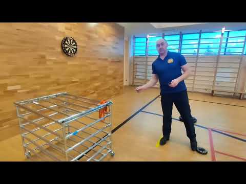 Видео: Уроки по игре в дартс с Евгением Изотовым (урок 22) 🎯устойчивое положение
