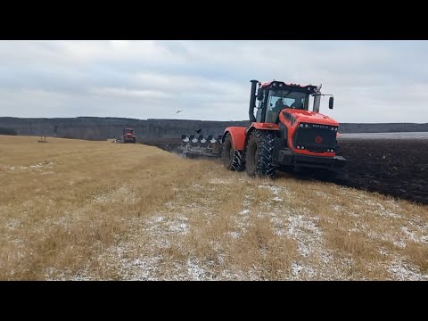 Видео: Кировец К 739Ст К 742МСт1  на вспашке зяби оборотними плугами