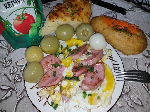 Видео: МУКБАНГ ОБЖОР ЯИЧНИЦА С КОЛБАСОЙ /  Хот Дог / МАРИНОВАННЫЕ ЗЕЛЕНЫЕ ПОМИДОРЫ