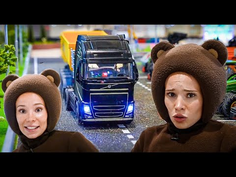 Видео: Маленькая Вера - Медведь играет в машинки на Стройплощадке