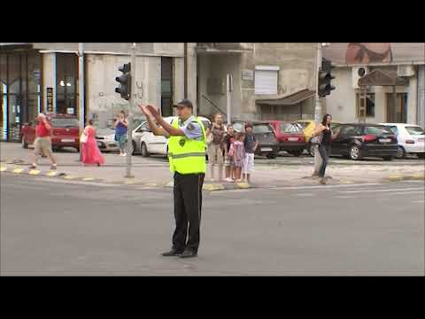 Видео: Сообраќаен буквар - Сообраќаен полицаец