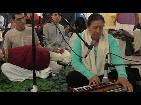 Видео: Гаурачандрика матаджи - Киртан (Алматы 2017)