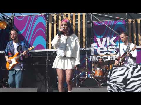 Видео: Daasha - Не в сети / ВК Фест / Парк Горького / Москва / 16-07-2023