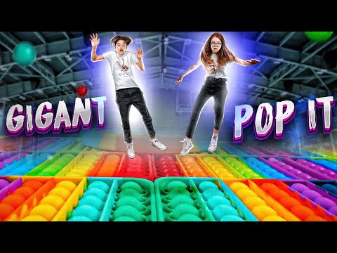 Видео: УСТЕЛИЛИ весь ПОЛ в ШКОЛЕ попЫтами! ГИГАНТСКИЙ POP IT!