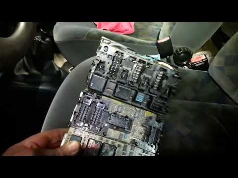 Видео: Рено Меган 1, замена ЦЭКБ (блок предохранителей и реле).