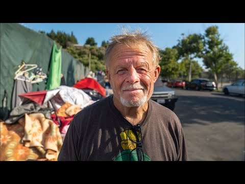 Видео: Никогда не думал, что он будет бездомным в Голливуде