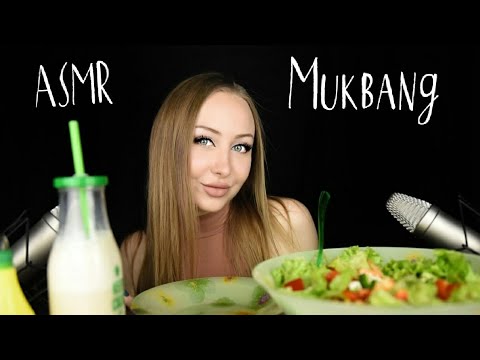Видео: ASMR Mukbang Ответы на вопросы / Салат с креветками / Асмр Звуки еды /  ASMR Eating /  АСМР Итинг