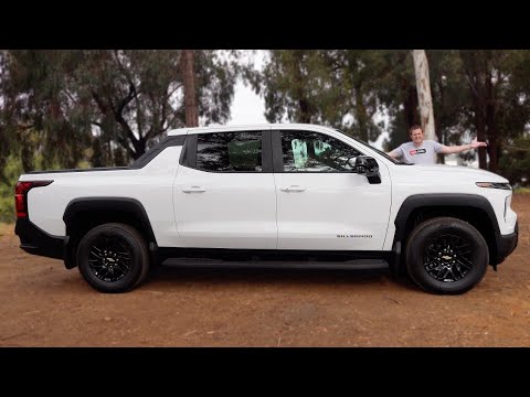 Видео: Chevrolet Silverado EV WT 2024 это переоценённый, но способный на многое рабочий пикап