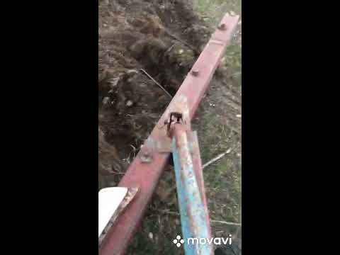 Видео: Пахота очень шебенистой почвы , 6 поломанных лемехов на 3 гектара .