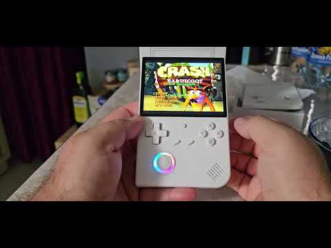 Видео: Распаковка и первое включение Anbernic RG40XX V в 2025 году 