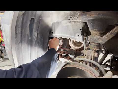 Видео: Устранение зазора в муфте компрессора кондиционера Honda