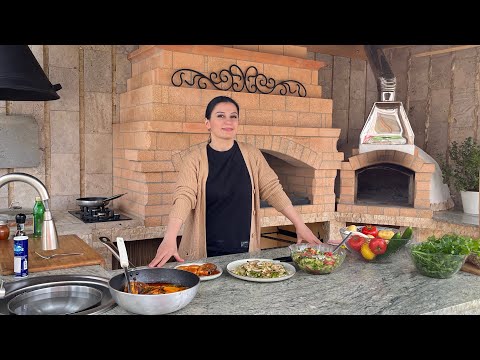 Видео: Готовим много и вкусно- Овощные салаты/Форель в томатном соусе!