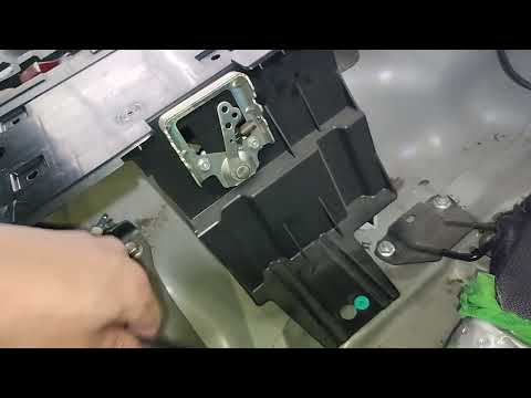 Видео: Subaru Outback 2016 RH четвертое поколение - Задние сидения, как снять.