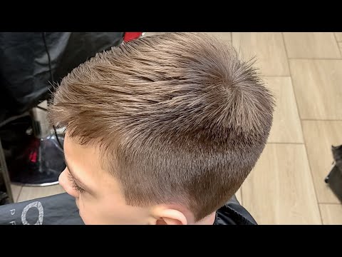 Видео: МОДЕЛЬНАЯ СТРИЖКА. КАК ПОСТРИЧЬ БЫСТРО. CLASSIC MAN'S HAIR CUT. how to cut hair fast!?