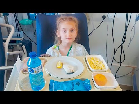 Видео: Полине сделали операцию БОЛЬНИЦА в Испании Влог