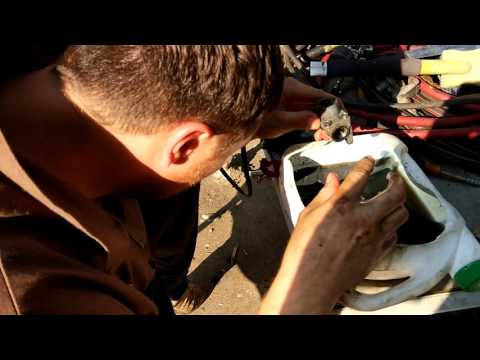 Видео: VOLVO VNL 780   ТЕЧЬ ТОПЛИВА С ОБРАТКИ!!! УСТРАНЕНИЕ УТЕЧКИ ТОПЛИВА