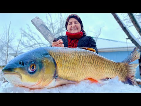 Видео: Бабушка Приготовила Целую Огромную Рыбу в Тандыре: Невероятный Способ Подачи Блюда