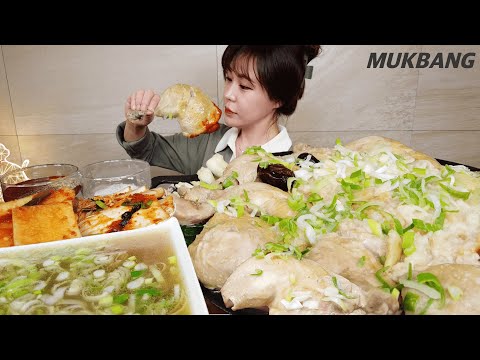Видео: титр) 2kg Chicken thighs & legs soup Kimchi Soju Korean cuisine REAL SOUND ASMR MUKBANG Eating show