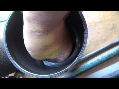 Видео: Пластиковой бутылкой ставим поршневые кольца ноу хау от соседа! 3серия.