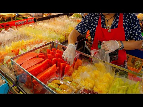 Видео: Фруктовый рынок ранним утром, мастер по нарезке фруктов | Тайская уличная еда