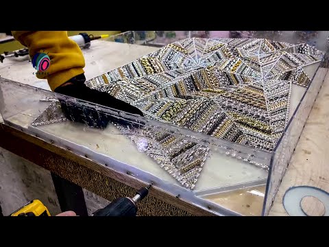 Видео: Epoxy Table made of burnt Wood and 3000 chains.  Стол из цепей и Эпоксидной смолы.