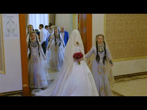 Видео: Встреча жениха и невесты. Кумыкская свадьба #short #caucasiandance #lezginkadance