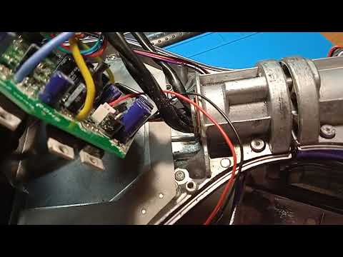 Видео: Мама помыла гироскутер.