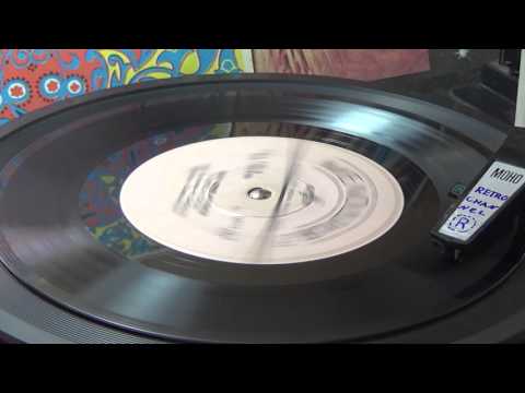 Видео: Слушаем старые пластинки - Поет Юрий Антонов - У берез и сосен