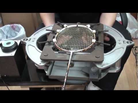 Видео: Натяжка бадминтонной ракетки.