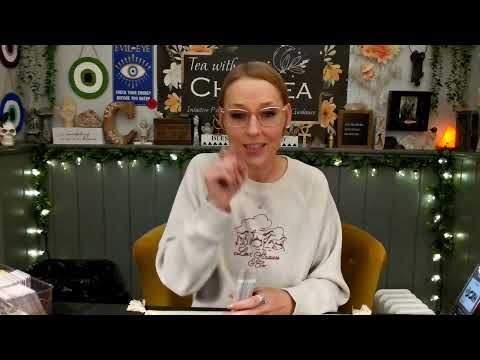 Видео: Токсичные фанатки хотят отхватить кусок твоего пирога! Дух говорит, что ты почувствуешь их за мил...