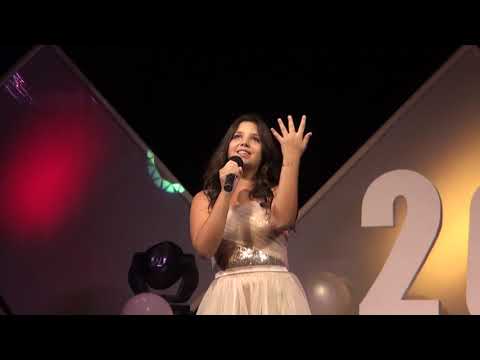 Видео: Виктория Каменчева -“Остани тази нощ“ LIVE