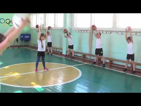 Видео: Открытый урок по баскетболу в 3 классе Тема:"Ловля и передача мяча на месте и в движении"