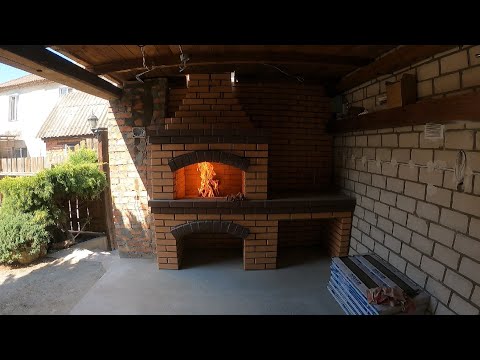 Видео: строим мангал барбекю из кирпича в беседке
