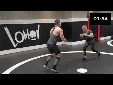Видео: Норматив Спецназа США (тест Купера): качок vs рекордсмен Гиннеса