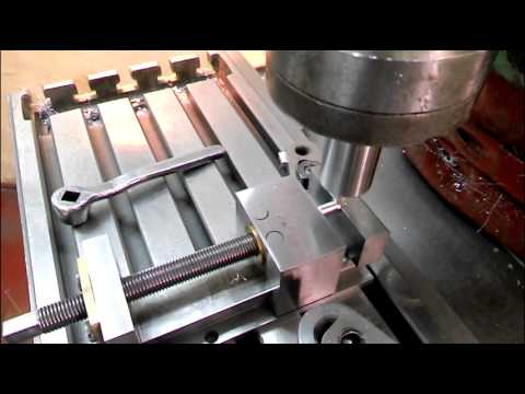 Видео: Фрезерование для чайников, Фрезеровка паралельных лысок в тисках
