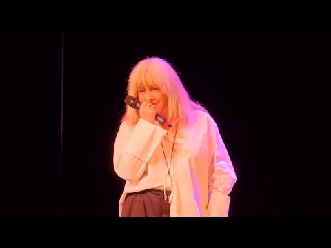 Видео: Екатерина Семёнова - Маме (муз. и сл. Е. Семёнова). Киноконцерт "В кругу друзей". Апатиты 2025 г. 