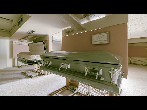 Видео: Заброшенное похоронное бюро закрылось после обнаружения гниющих тел