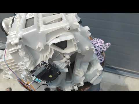 Видео: Toyota Vellfire 20 кузов - ремонт печки, создание воздухозабора