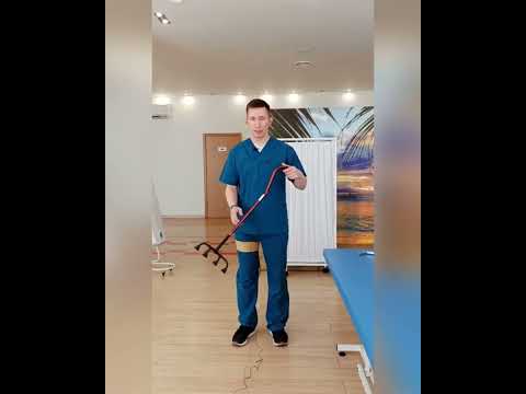 Видео: В какой руке держать трость? Как использовать трость.