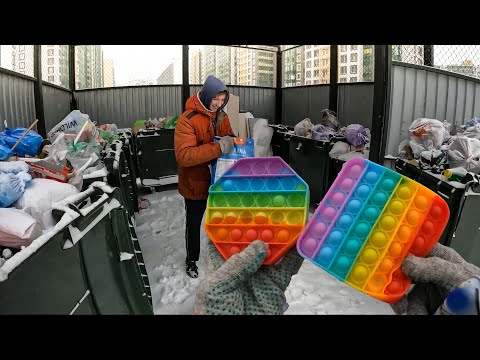 Видео: Как я зарабатываю лазая по мусоркам Питера ? Dumpster Diving RUSSIA #18